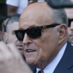 Rudi Đulijani se oporavlja od upale pluća, stanje kritično ali stabilno