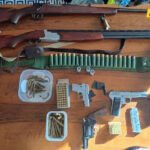 UP: Službenici SGP uhapsili jednu osobu, pronađeno blizu 2 kg marihuane, oduzeti pištolji, puške, municija, droga…