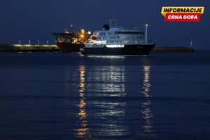 Australija vraća državljane sa kruzera pogođenog virusom, planira i karantin