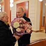 Putin vozi po Moskvi i sastaje se sa bivšom nastavnicom: Kremlj javlja video