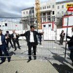 Mađar sklonio ograde ispred bivšeg Orbanovog sjedišta u…