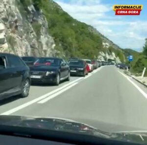 Ogromne kolone automobila na putu od Podgorice ka Cetinju