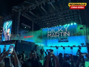 Prekinut koncert Rikija Martina, bačen suzavac