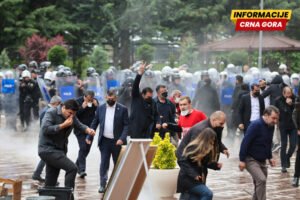 Turska: Policija upala u kancelariju glavne opozicione stranke, ispalila suzavac i gumene metke