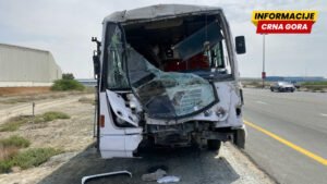 Pakistan: Minibus udario u autobus, poginulo 17 osoba