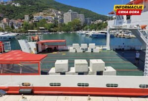 Morsko dobro ponovo angažovalo trajekt, Opština Budva ne da prolaz za Luku Budva
