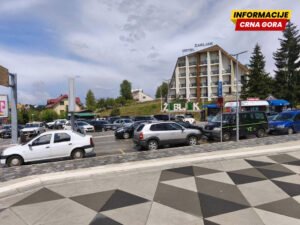 Skuplji parking na Žabljaku tokom sezone