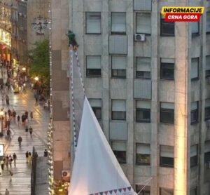 Transparent “Srbija pobeđuje” skinut sa Palate Albanija u Beogradu