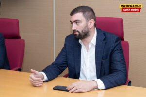 Klikovac PES-u: Ako smijete od koalicionih partnera, koji su ruku ubacili u kasu FK Budućnost, sazovite sjednicu Skupštine i promijenite predstavnike Glavnog grada