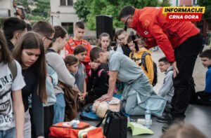 Na Dvorskom trgu na Cetinju: Javni čas prve pomoći