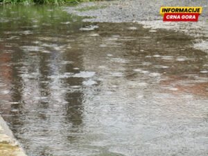 Promjenljivo oblačno, povremeno kiša ili pljusak sa grmljavinom