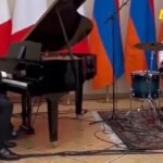 Makron zapjevao, Pašinjan zasvirao bubnjeve u Jerevanu