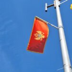 Podgorica gotovo za Dan nezavisnosti: zastave postavljene na ključnim ulicama