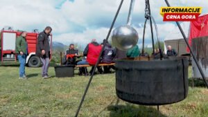 Uranak tradicionalno na obali Tare, hrane i pića i za raftere
