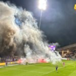 Prekinut derbi u Sloveniji: Navijači Maribora pogodili golmana Olimpije u glavu