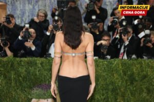 Irina Šajk na #MetGala: Provokativni izbor odjeća s crnou suknjom i nakitnom ogrlicom