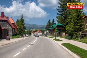 Počelo rušenje nelegalnih štala na Žabljaku, stočari tražili odlaganje