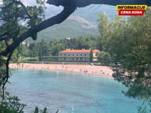 MZ Sveti Stefan podnijela zahtjev: Komunalna inspekcija da ukloni kapiju sa Kraljičine plaže