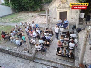 Počela manifestacija “Tivatsko književno ljeto 2026”, promovisana fotomonografija “Ko živi u moru ?”