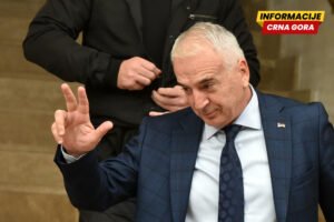 Đurović: Trobojka uskoro ispred Skupštine