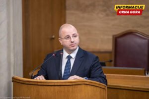 Milović: Dok se baca prašina u oči građanima, u pozadini se dogovara veća i skuplja administracija
