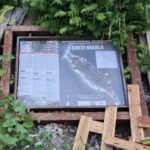 Turistima zabranjen prolaz stazom na Svetom Nikoli, tabla iščupana
