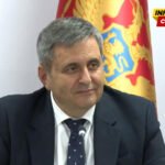 Dok obala propada, Radunović za nerad svog resora krivi medije