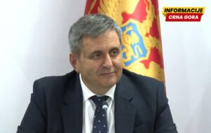 Dok obala propada, Radunović za nerad svog resora krivi medije