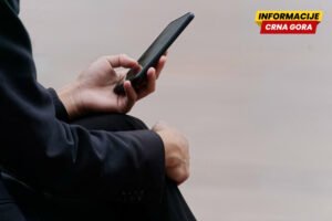 Ko je čačkao Savićev telefon?