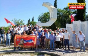 Položili cvijeće na Spomeniku palih boraca u Golubovcima