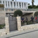 UP: U dvorište kuće u Herceg Novom najvjerovatnije bačena ručna bomba, pričinjena manja šteta