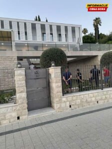 UP: U dvorište kuće u Herceg Novom najvjerovatnije bačena ručna bomba, pričinjena manja šteta