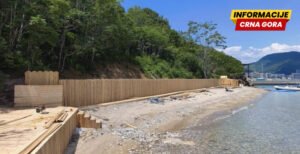 Zapečećen plažni bar na ostrvu Sveti Nikola