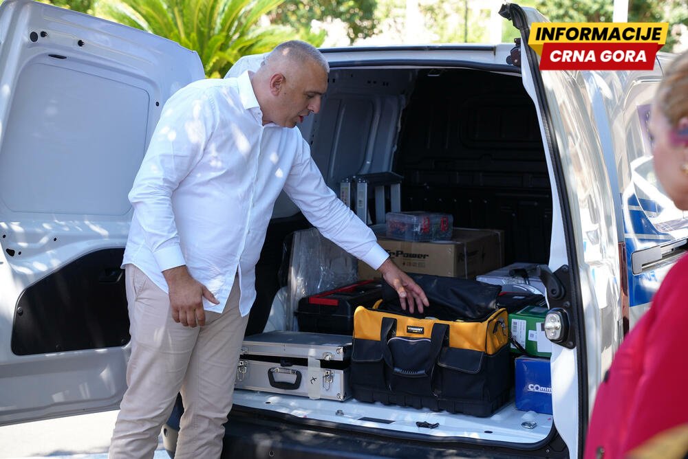 MUP dobio dvije mobilne laboratorije za uviđaj lica mjesta