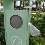 U Budvi postavljene kante za pseći izmet