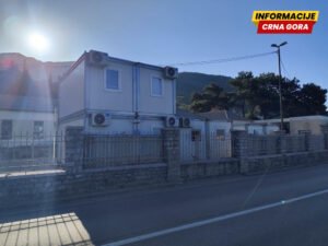 Počela instalacija građevinsko-sanitarnih kontejnera u koje će se privremeno preseliti Odjeljenje bezbjednosti Tivat
