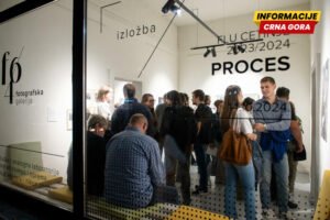 Pola decenije fotografskog centra