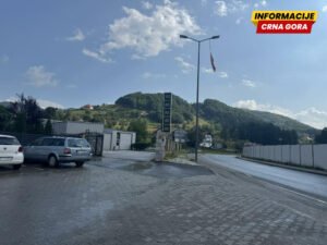 Uklonjene oštećene državne zastave u Bijelom Polju koje su ugrožavale bezbjednost