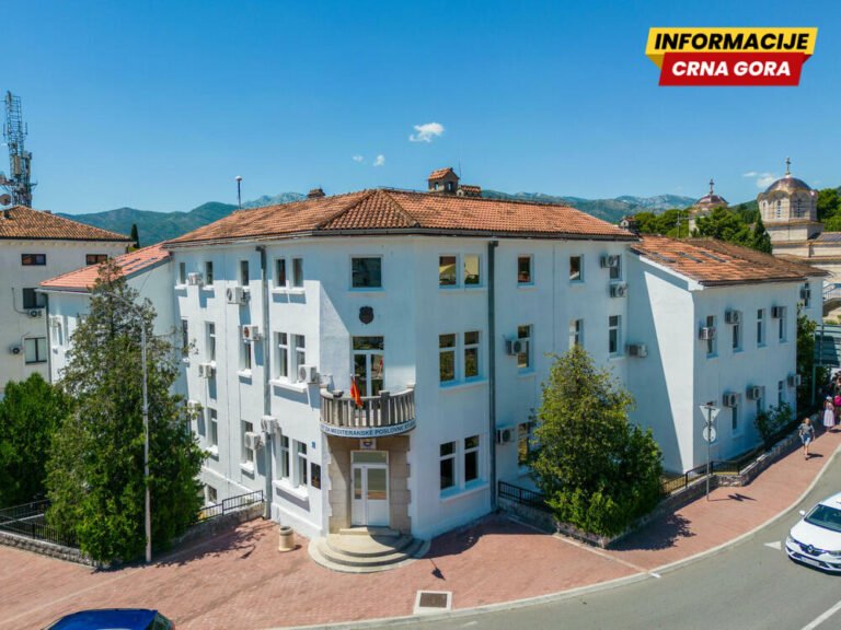 Nova fasada na staroj zgradi Opštine Tivat