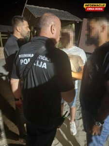 Policija kontrolisala plažne barove u Donjem Štoju, uhapšene četiri osobe