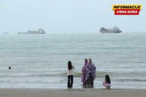 Tramp obustavio udare na Iran nakon upozorenja vojske da ponestaje ciljeva