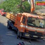 Budva: Pauk služba pomijerala automobile da bi komunalci ispraznili kontejnere