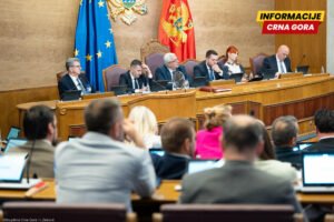 Usvojen Zakon o oružju, opozicija napustila salu