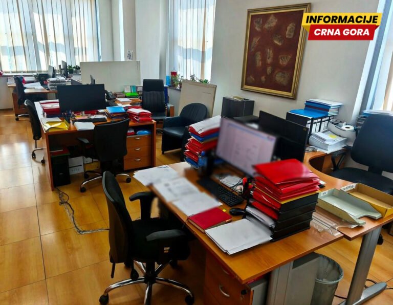 "Sedam stolica, nula službenika": Iković objavio fotografiju nakon posjete ministarstvu