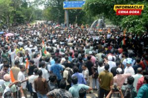 Suzavac i pendreci protiv studenata u Indiji