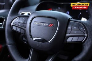 Dodge vraća Super Bee sa 600 KS: Novi Charger pokazuje da američki „muscle car“ može i bez V8 motora