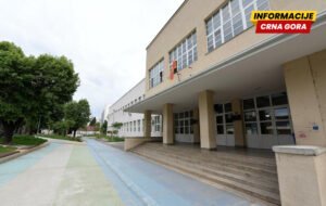 Roditelji trećaka i polumaturanata OŠ "Savo Pejanović" nezadovoljni rasporedom, uprava tvrdi da nema drugog rješenja