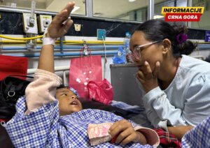 Majka i sin ponovo zajedno: Dječak evakuisan nakon što se popeo na drveće kako bi preživio poplave u Nepalu