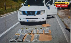 Vozač nakon potjere pobjegao, policija u vozilu pronašla 11,3 kilograma marihuane