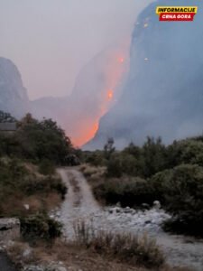 Izgorjele dvije kuće i dva pomoćna objekta u Veljem Dubokom